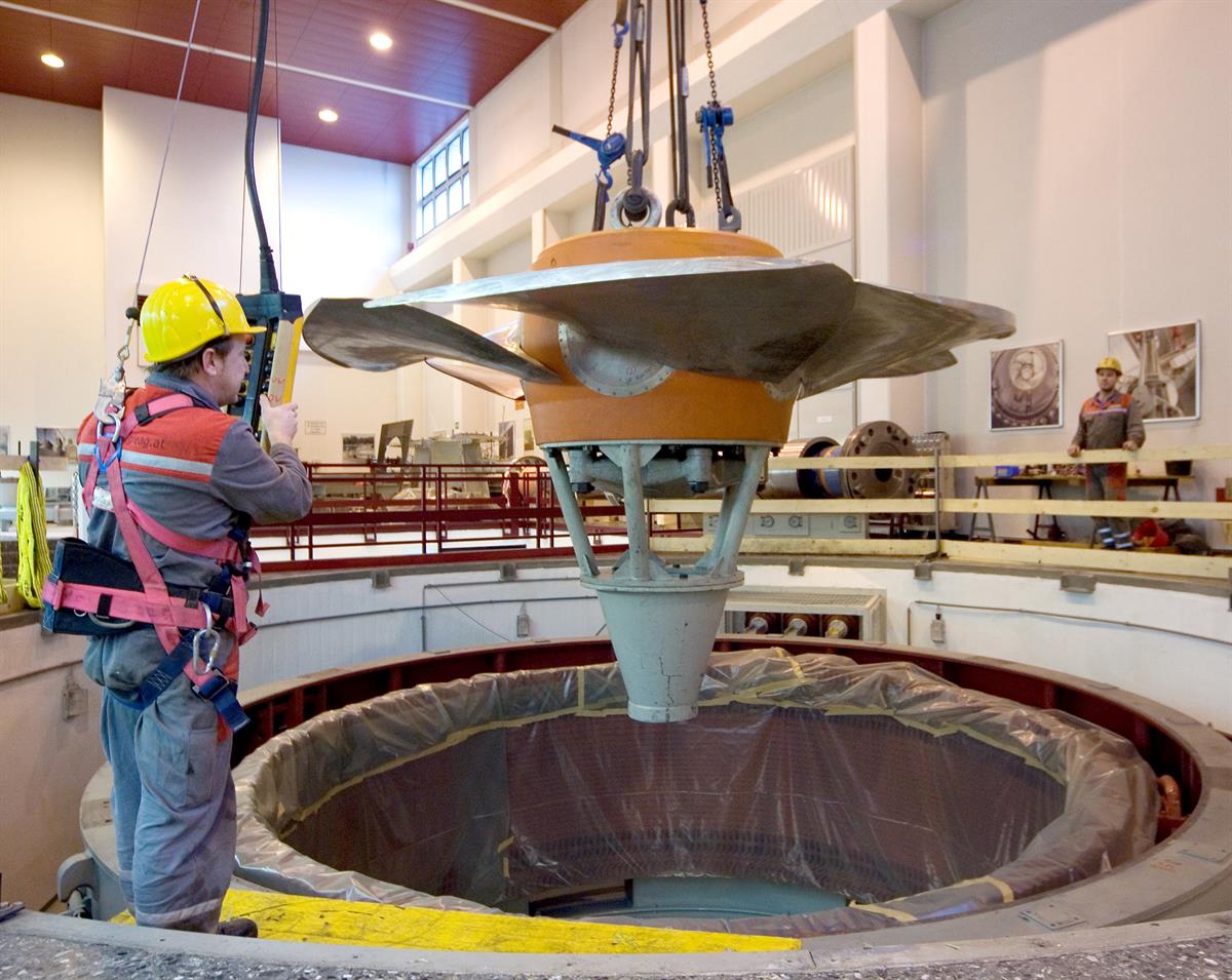 technisches Kompetenzzentrum Wasserkraft, Wartung Einbau Kaplan-Turbine im Kraftwerk Traun-Pucking