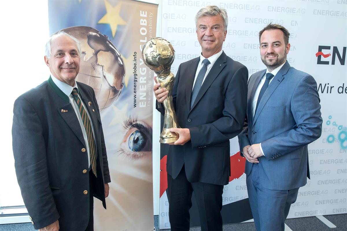 Wolfgang Neumann, Werner Steinecker, Michael Baminger mit dem Energy Globe