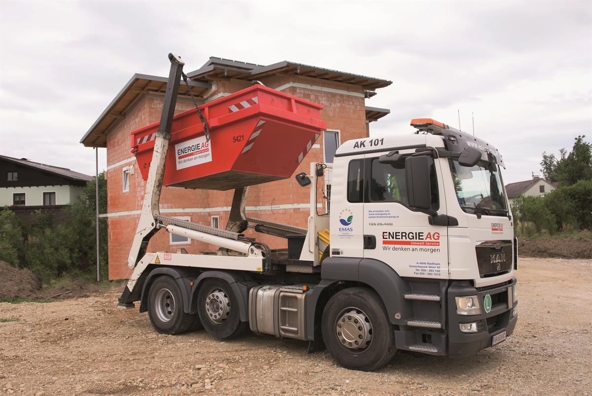 Mulde auf Baustelle