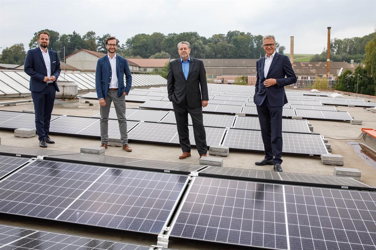 Michael Baminger (Geschäftsführer Energie AG Vertrieb), Stefan Leitl und Andreas Gibus (beide Geschäftsleitung Bauhütte Leitl-Werke GmbH), Klaus Dorninger (Geschäftsführer Energie AG Vertrieb)