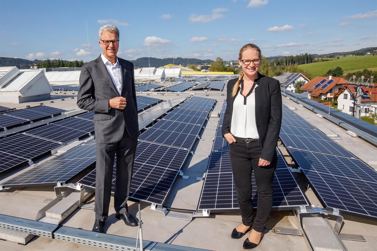 Klaus Dorninger (Energie AG Vertrieb) und Marlene Kittel (HappyFoto). 